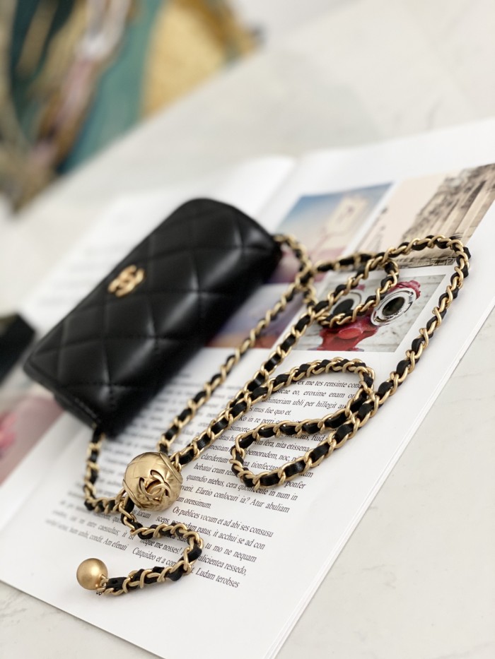   Handbag  Chanel 81135  size 12.5 9 2.5 cm