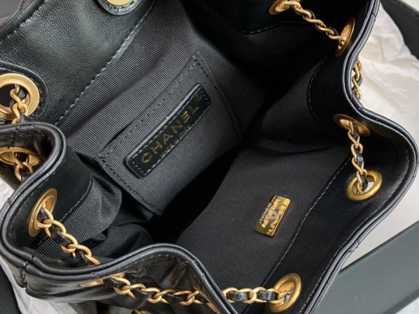  Handbag   Chanel  size 13*19 cm