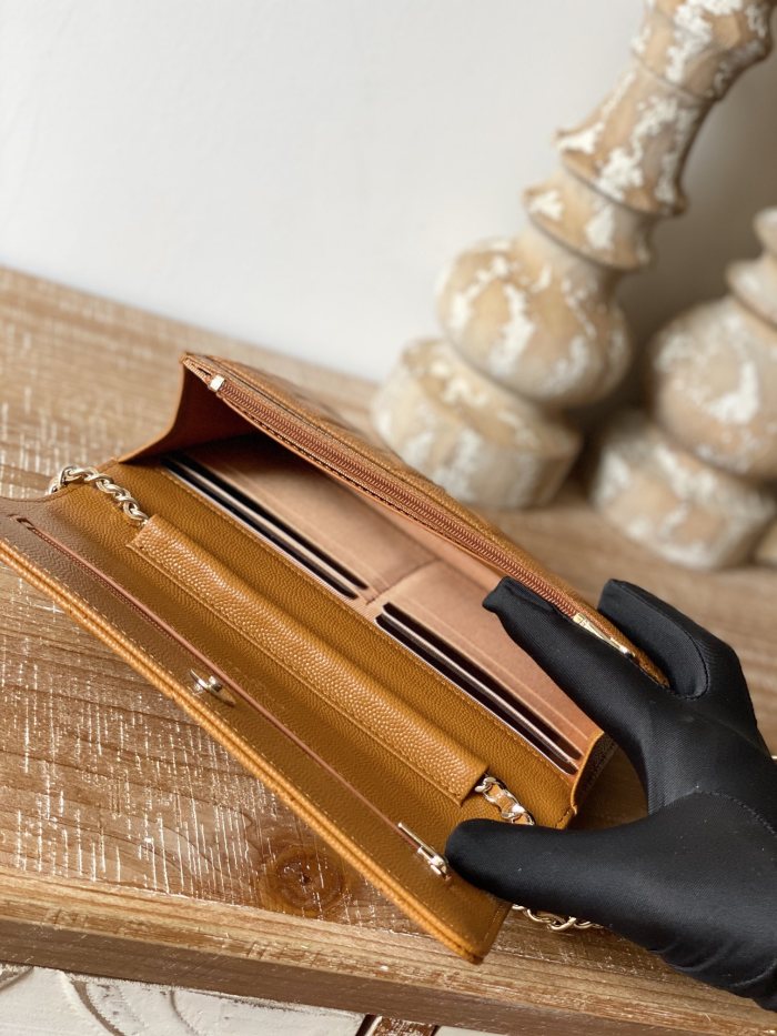  Handbag   Chanel  0250  size  19 cm