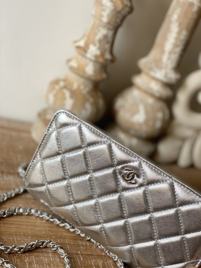  Handbag   Chanel  0250  size  19 cm