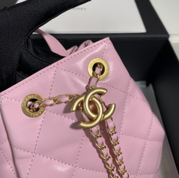  Handbag   Chanel  size  13*19 cm