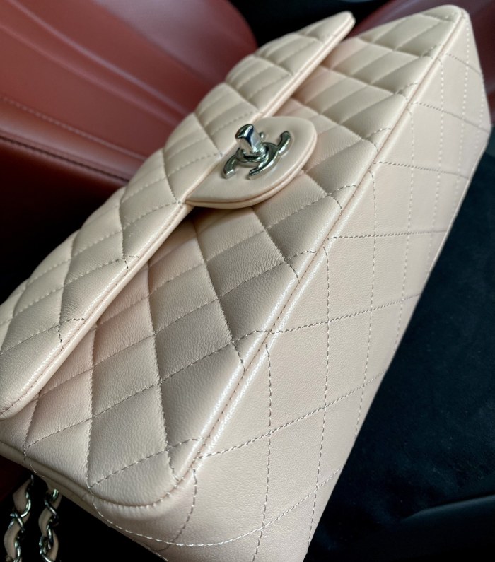  Handbag   Chanel  A01112  size  25.5*15.5*6.5  cm