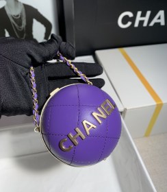  Handbag   Chanel  size 8 cm