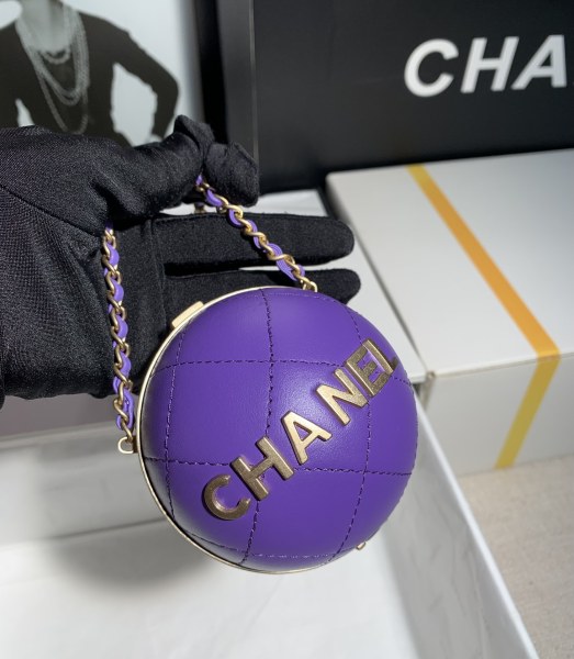  Handbag   Chanel  size 8 cm
