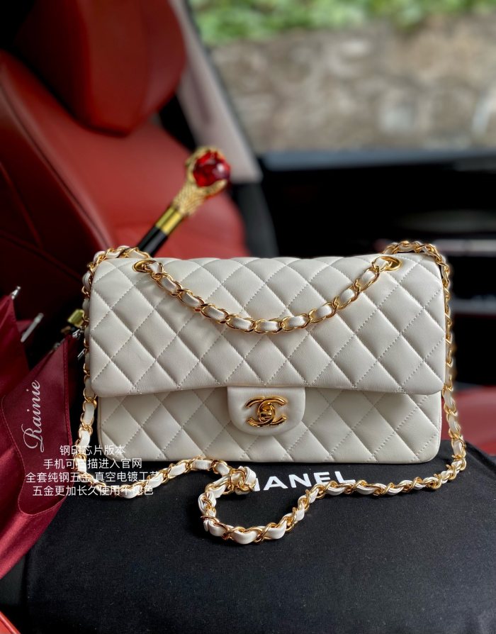  Handbag  Chanel A01112  size 25.5*15.5*6.5 cm