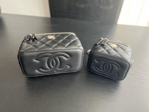  Handbag   Chanel   size  17 cm