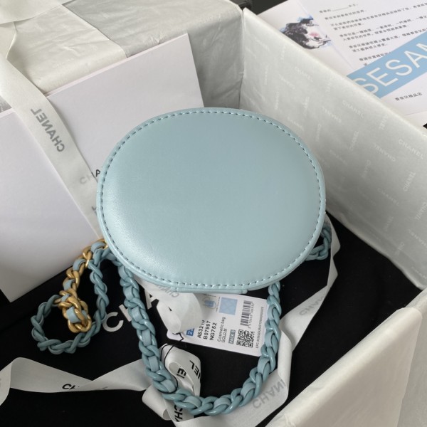  Handbag   Chanel  AS3210  size 16x13x11 cm