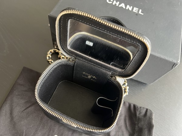  Handbag   Chanel   size  17 cm