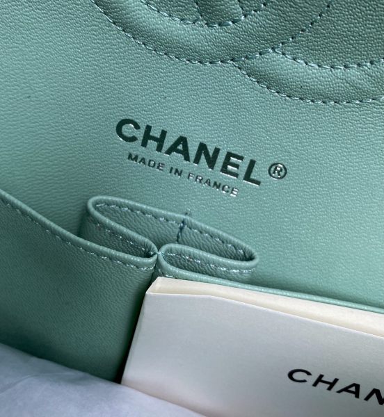  Handbag   Chanel A01112  size  25.5*15.5*6.5 cm