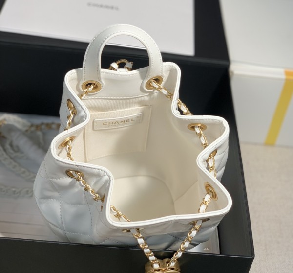  Handbag   Chanel  size  13*19 cm