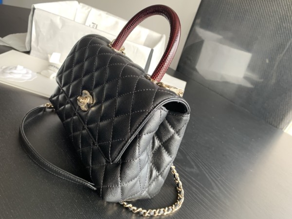  Handbag   Chanel  2215  size 19 cm