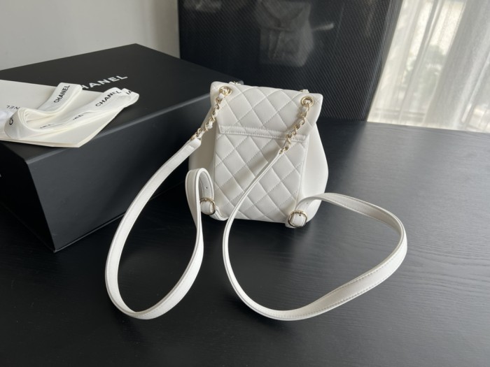  Handbag   Chanel  2908  size 18cmx18cmx12 cm