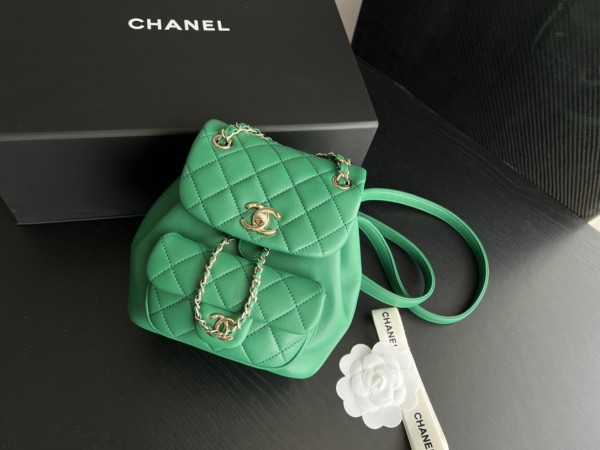  Handbag   Chanel  2908  size 18cmx18cmx12 cm