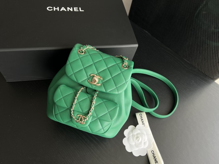  Handbag   Chanel  2908  size 18cmx18cmx12 cm