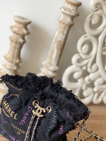  Handbag  Chanel 2603 size  11x15x10 cm