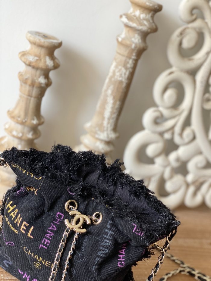  Handbag  Chanel 2603 size  11x15x10 cm