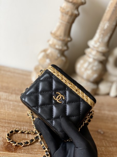 Handbag  Chanel  AP2717 size  9.5×11×8 cm