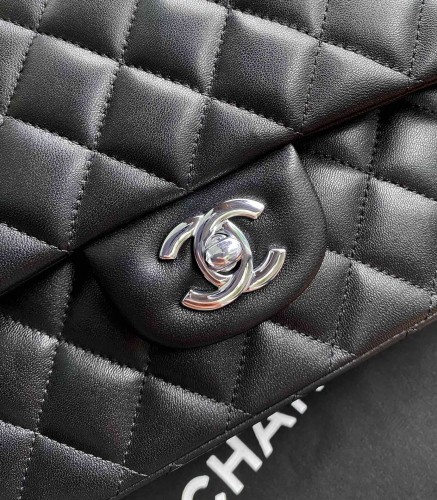 Handbag   Chanel  A01112 size  25.5*15.5*6.5 cm