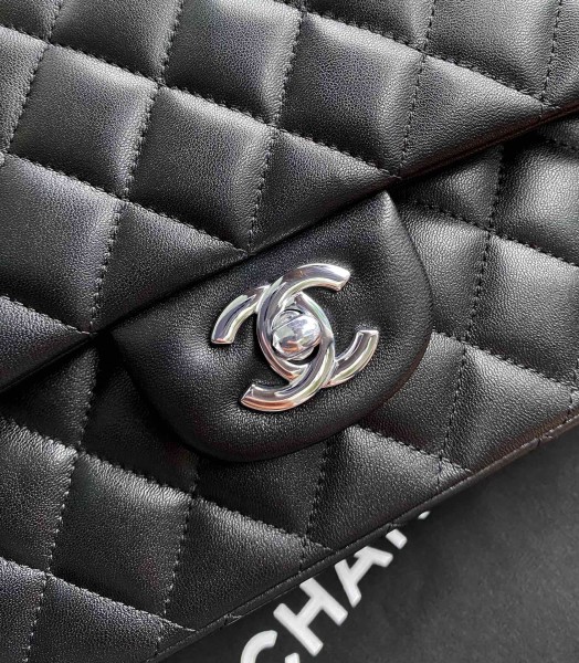 Handbag   Chanel  A01112 size  25.5*15.5*6.5 cm