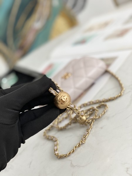  Handbag  Chanel 81135  size 12.5 9 2.5 cm