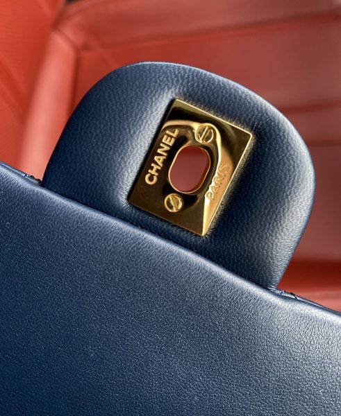 Handbag  Chanel  A01112  size  25.5*15.5*6.5  cm