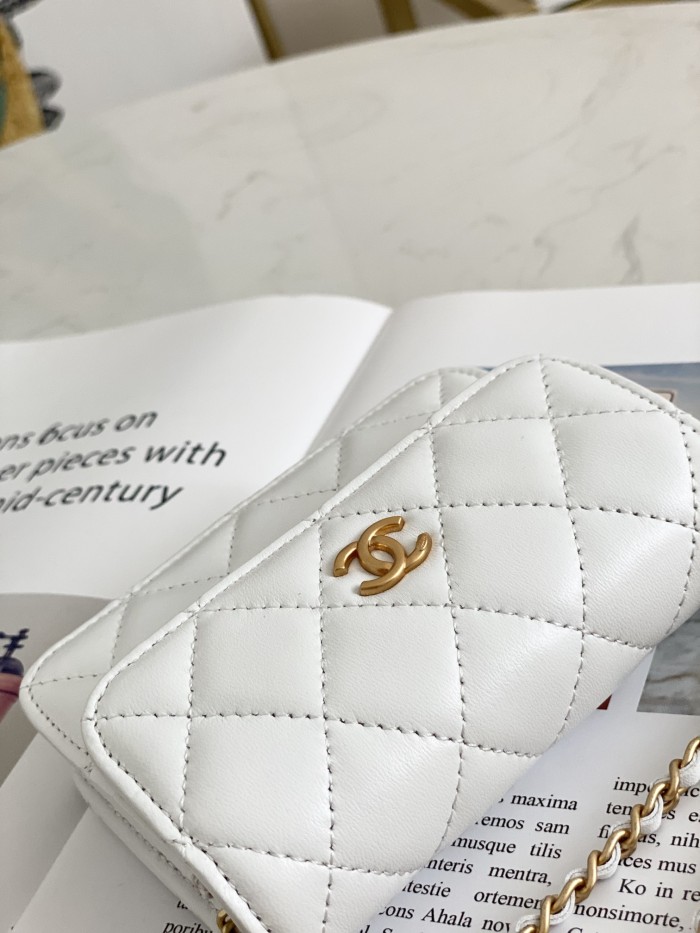  Handbag  Chanel  81135  size 12.5 9 2.5 cm