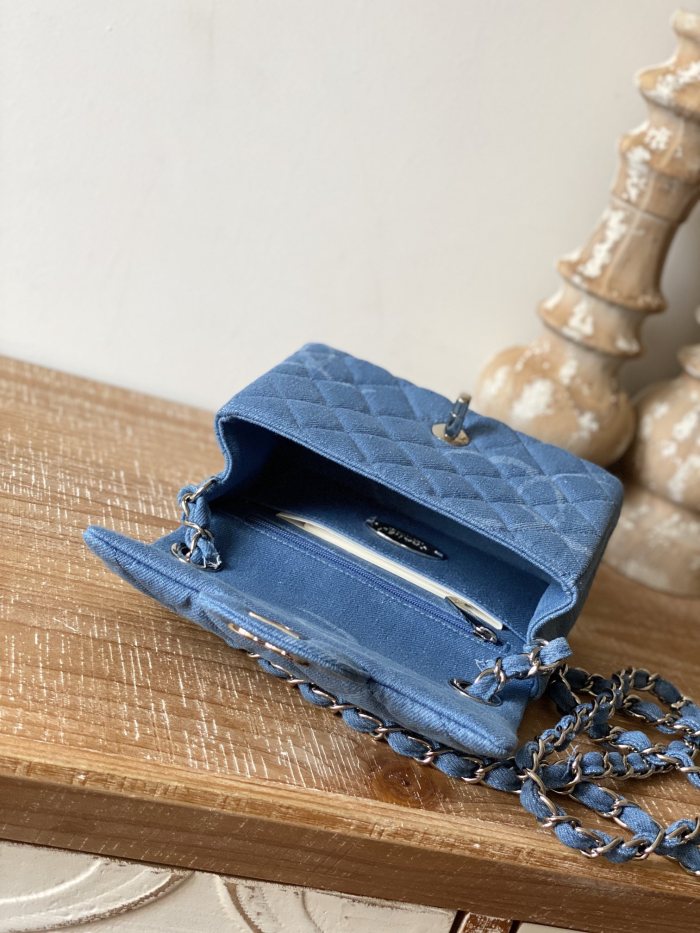  Handbag   Chanel AS2070  size  20 6.5 12 cm