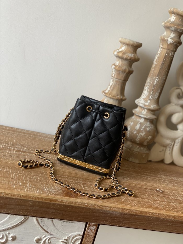  Handbag  Chanel 2750  size  14*11*8  cm