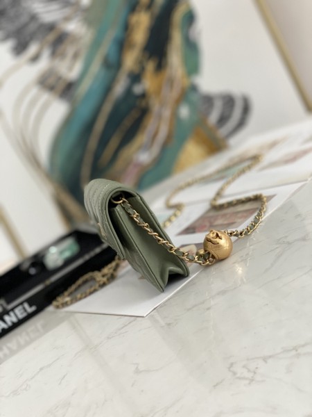  Handbag   Chanel 81135  size 12.5 9 2.5 cm