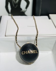 Handbag   Chanel  size  8 cm