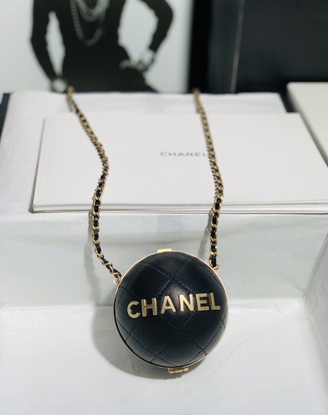 Handbag   Chanel  size  8 cm