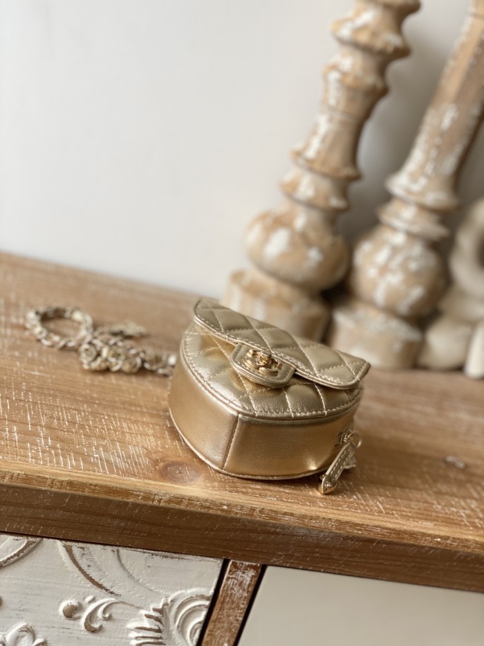  Handbag   Chanel  81202  size  8.5×11×5.5 cm