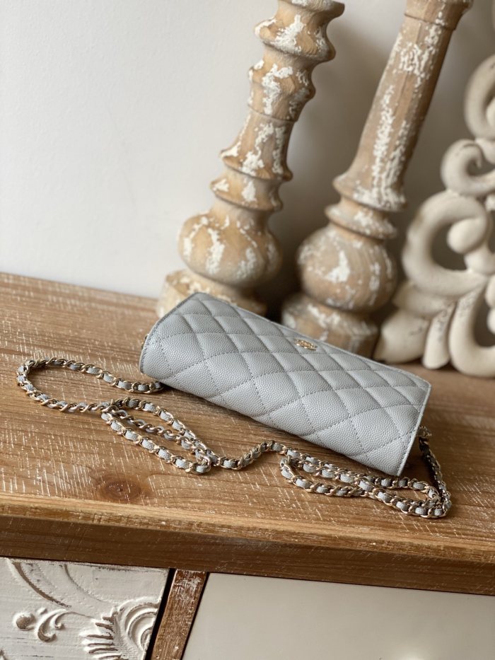  Handbag   Chanel  0250  size 19 cm