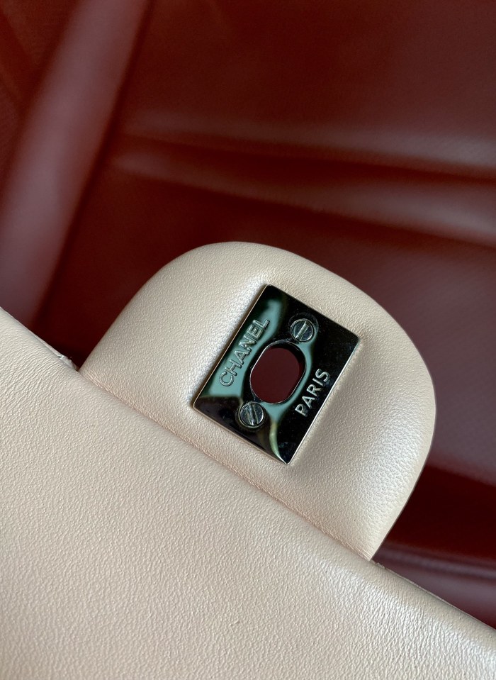  Handbag   Chanel  A01112  size  25.5*15.5*6.5  cm