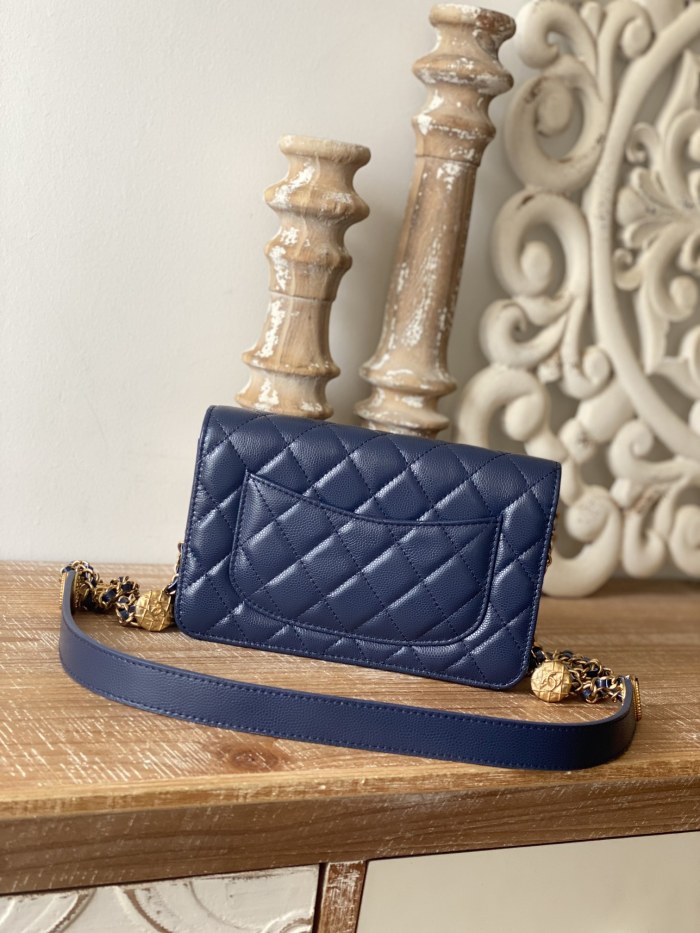  Handbag   Chanel   AP81204  size  19 cm