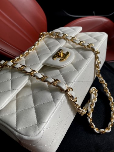  Handbag  Chanel A01112  size 25.5*15.5*6.5 cm