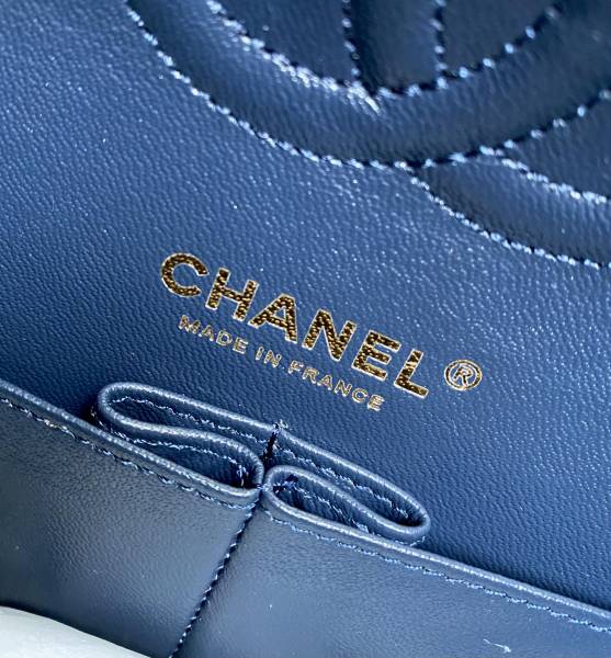 Handbag  Chanel  A01112  size  25.5*15.5*6.5  cm