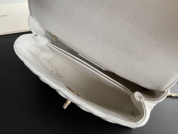  Handbag   Chanel 93925  size  24 cm 