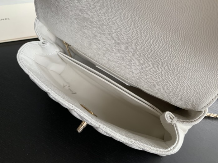  Handbag   Chanel 93925  size  24 cm 