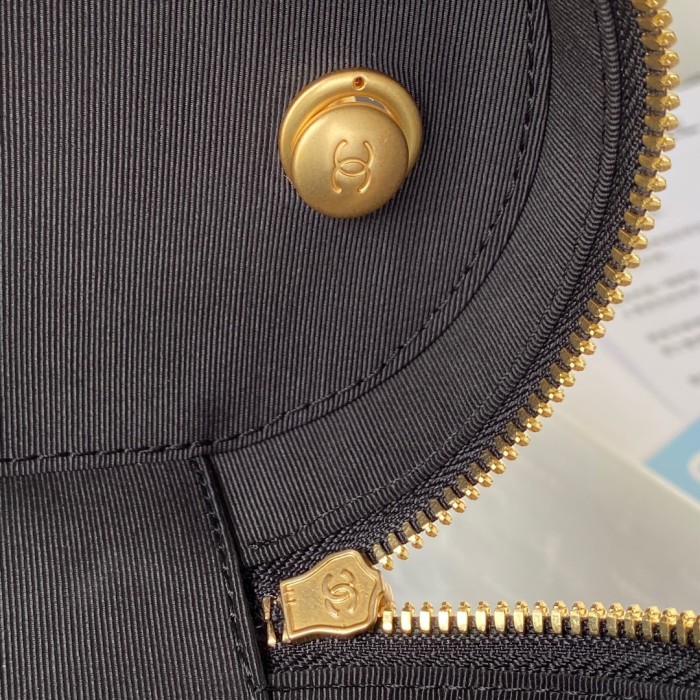  Handbag   Chanel AS3210  size 16x13x11 cm 