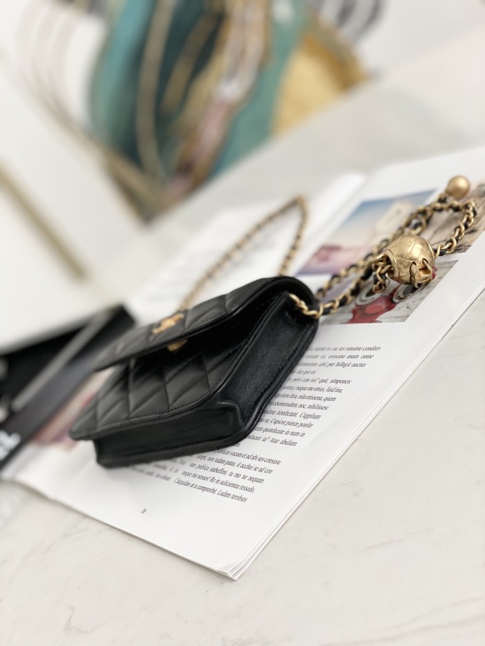   Handbag  Chanel 81135  size 12.5 9 2.5 cm