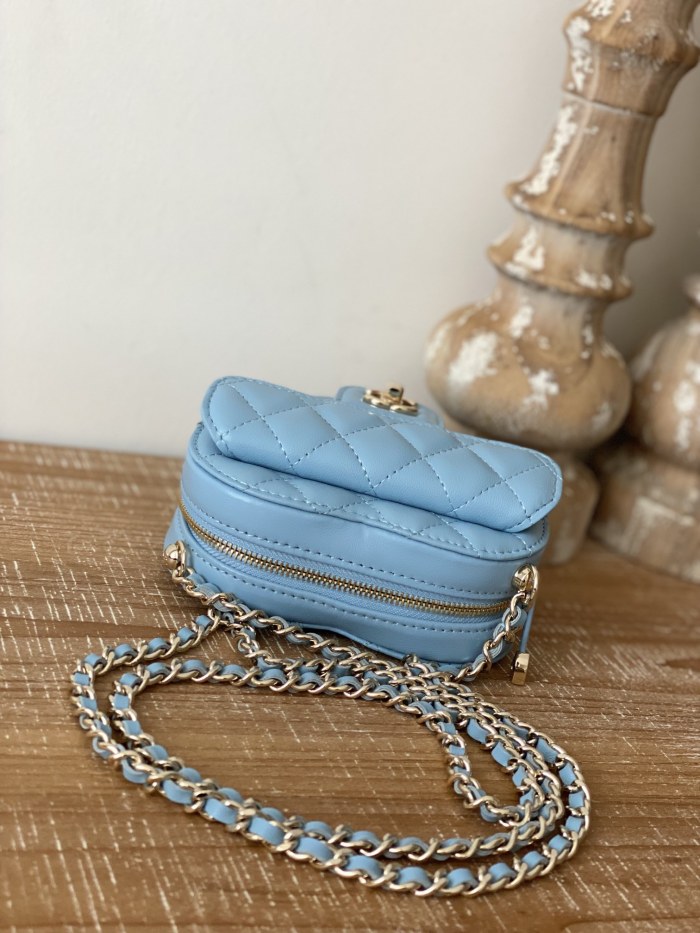  Handbag   Chanel  81203  size  12×13×5.5 cm