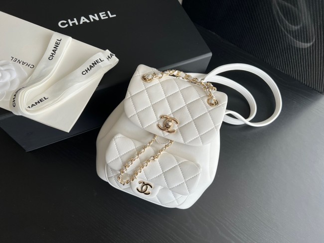  Handbag   Chanel  2908  size 18cmx18cmx12 cm