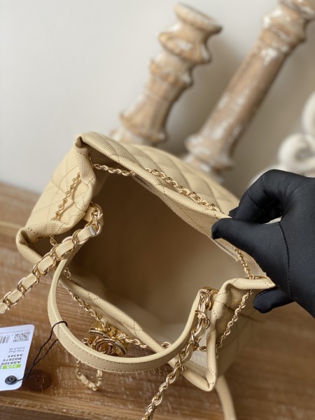  Handbag   Chanel   8309  size  20 cm