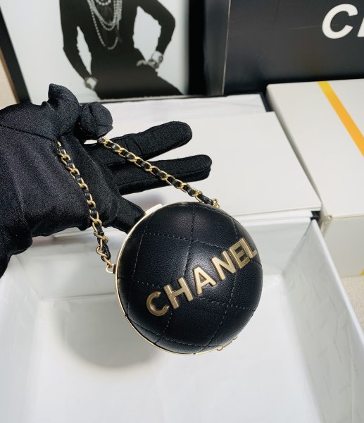 Handbag   Chanel  size  8 cm