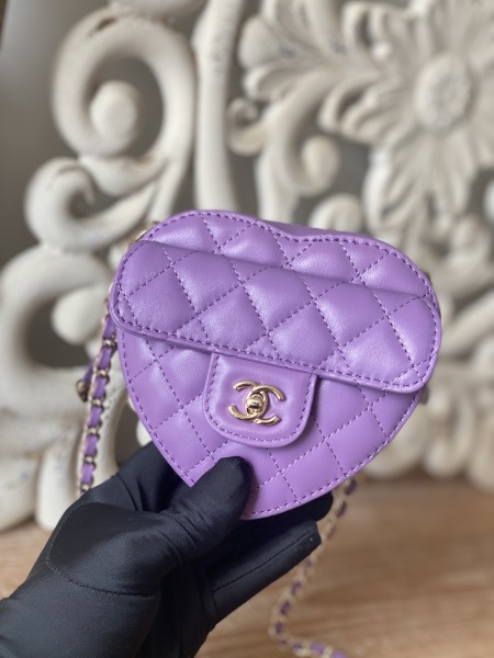  Handbag   Chanel 81203 size  12×13×5.5 cm