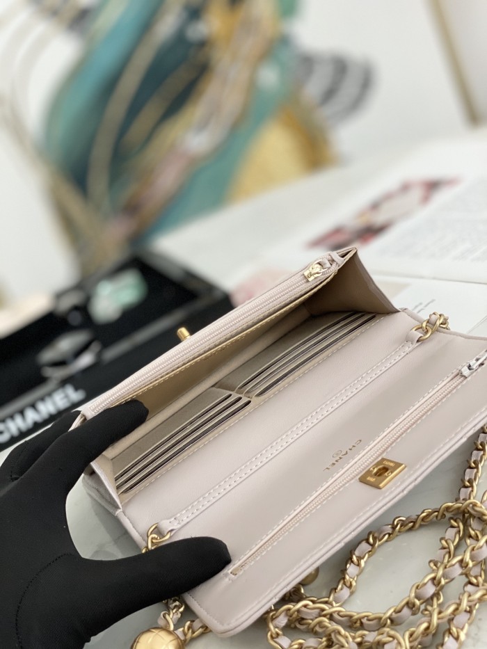   Handbag  Chanel 81133  size  19 cm