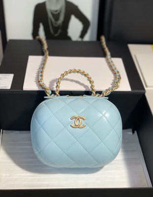  Handbag   Chanel 1050 