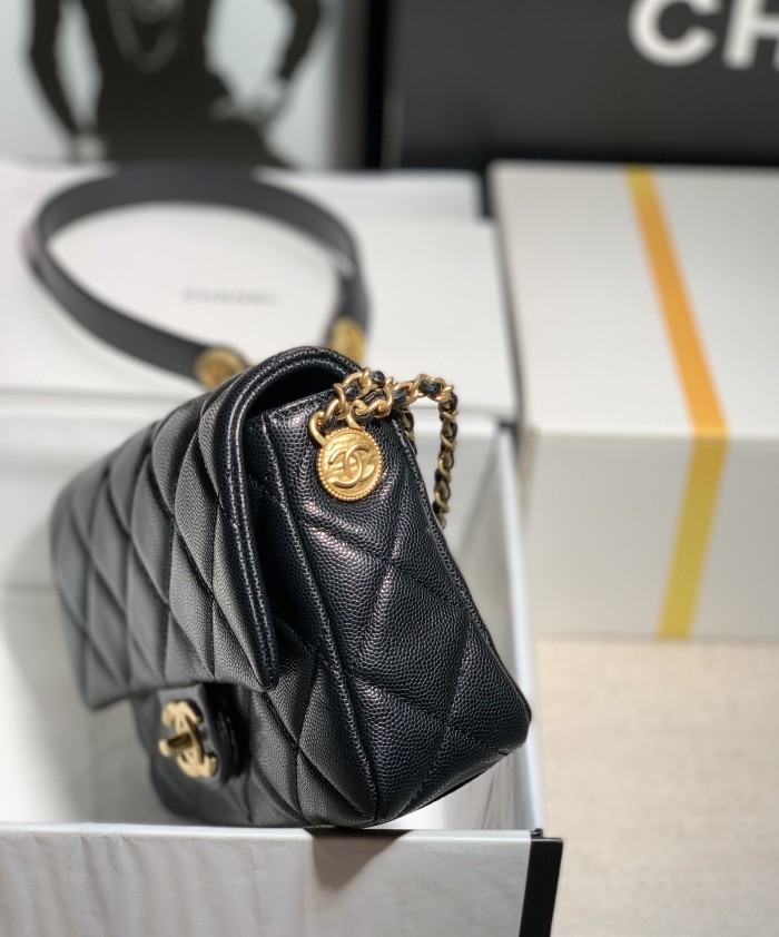  Handbag   Chanel  size  22 cm