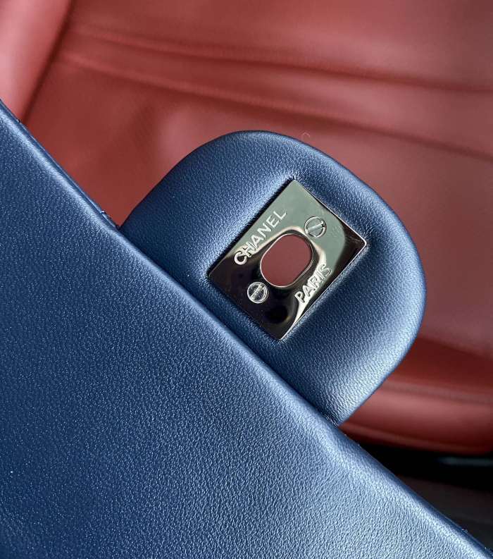  Handbag Chanel A01112  size  25.5*15.5*6.5  cm